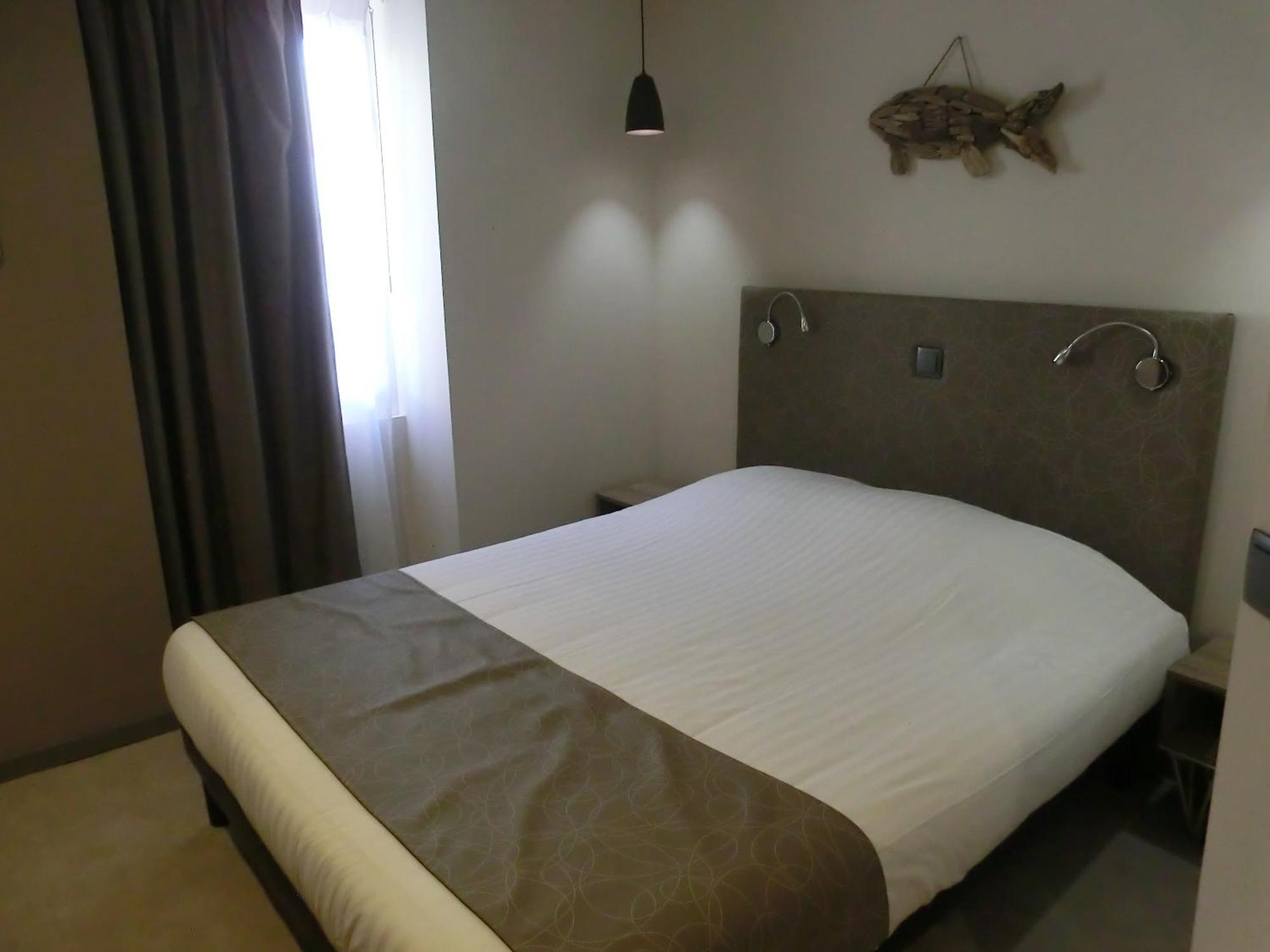 Hotel Sur Le Quai Пор-Вандр Номер фото