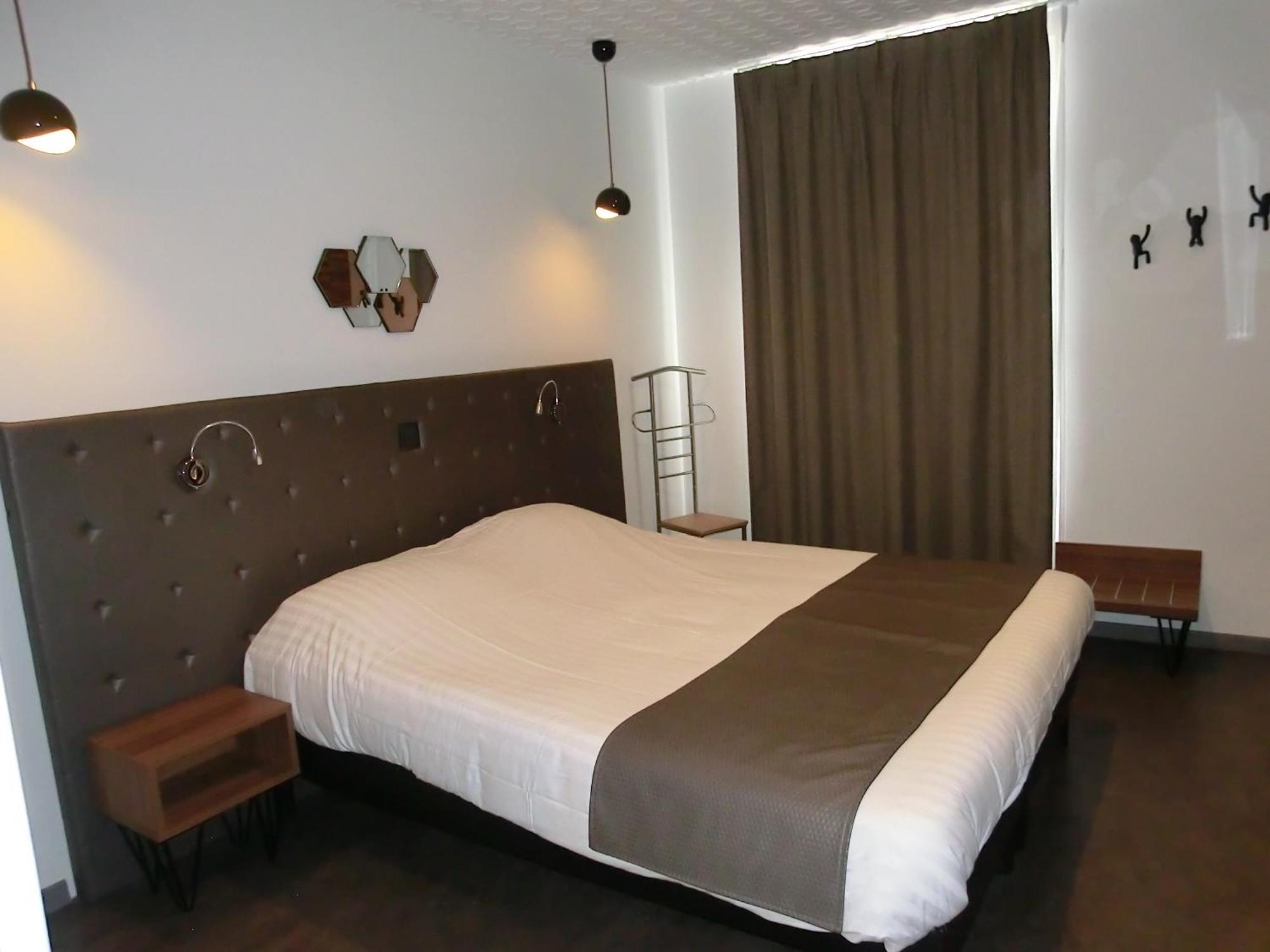 Hotel Sur Le Quai Пор-Вандр Номер фото