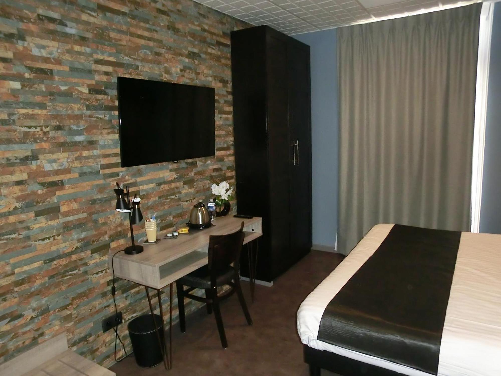 Hotel Sur Le Quai Пор-Вандр Екстер'єр фото