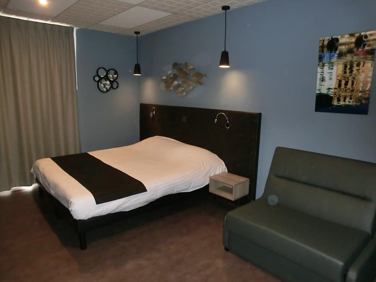 Hotel Sur Le Quai Пор-Вандр Екстер'єр фото