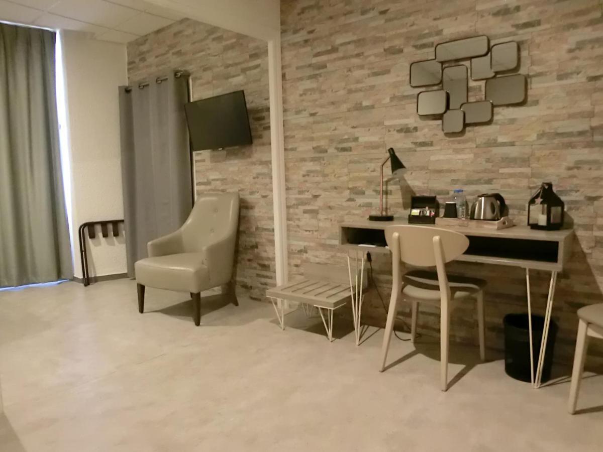 Hotel Sur Le Quai Пор-Вандр Екстер'єр фото